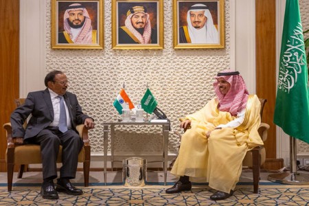 रियाधमध्ये अजित डोवाल यांची महत्त्वाची बैठक