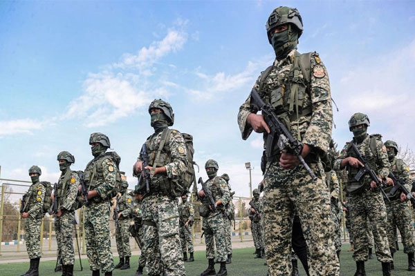 Iran military warning, Hormuz Strait tension