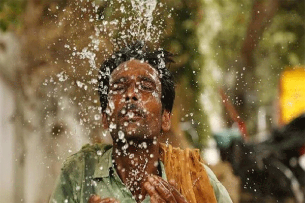 तीव्र उष्णतेची लाट, १२ जिल्ह्यांमध्ये तापमान ४० अंशांच्या पार; यलो अलर्ट जारी