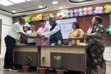 सामाजिक पत्रकारितेसाठी डॉ. प्रवीण डबली यांचा सत्कार