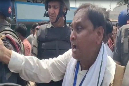 पश्चिम बंगालमध्ये मतदानादरम्यान तणाव 'कार्यकर्ते आमने सामने'