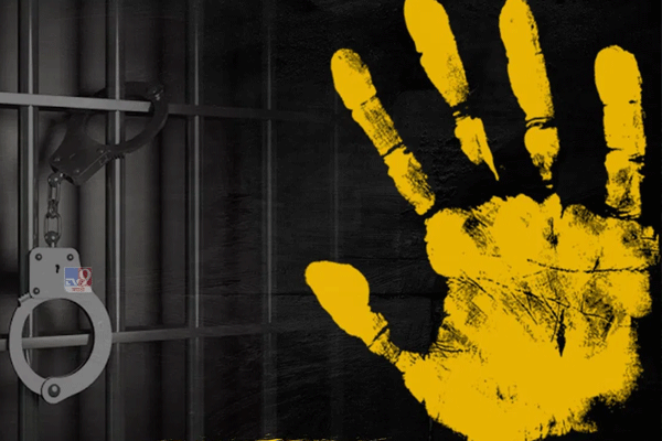 अल्पवयीन मुलीशी अश्लील चाळे करणाऱ्यास दाेन महिन्यांचा कारावास