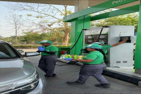 कोराडी जिओ बीपी पंपातर्फे लोक सेवा