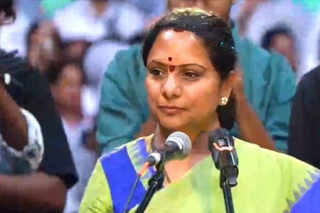 वडिलांविरुद्ध के.कवितांचा नवा ‘टीआरएस’ मैदानात