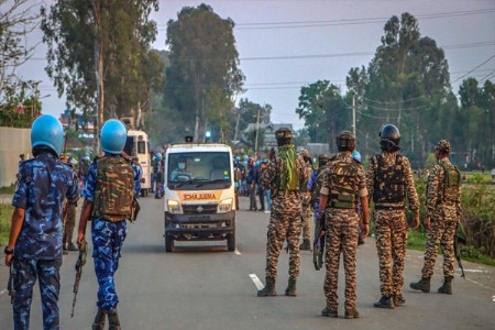 मणिपूरमध्ये गोळीबारात तिघांचा मृत्यू