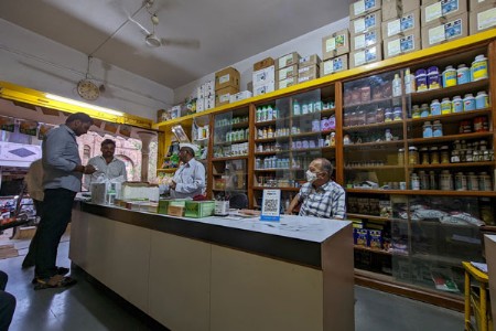 कृषी विभागाने मोठी कारवाई १५ विक्रेत्यांचे परवाने निलंबित