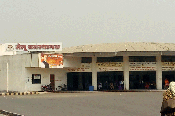 बसस्थानक उभं पण बसच नाही!