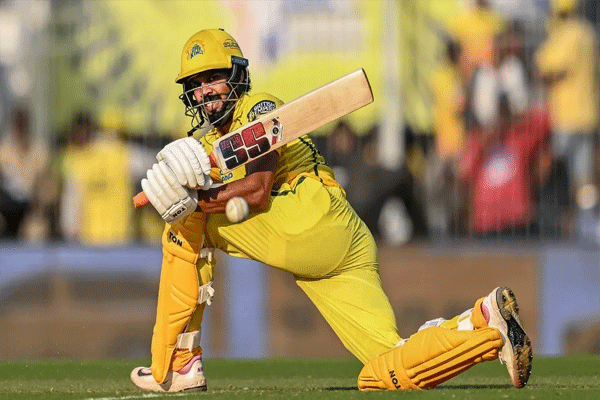 धोनी-रैना यांच्या पंक्तीत ऋतुराज गायकवाड सामील!