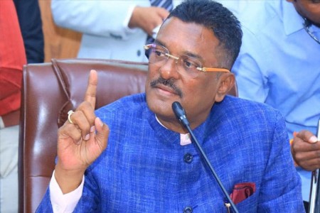 महाराष्ट्रात काम करायचं असेल तर मराठी अनिवार्यच!