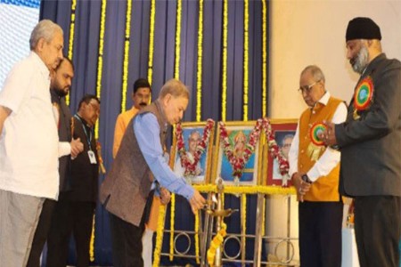 यवतमाळ अर्बन बँकेतर्फे विदर्भ सहकार परिषद लक्ष्मणराव इनामदार स्मृती निबंध स्पर्धेचे बक्षीस वितरण