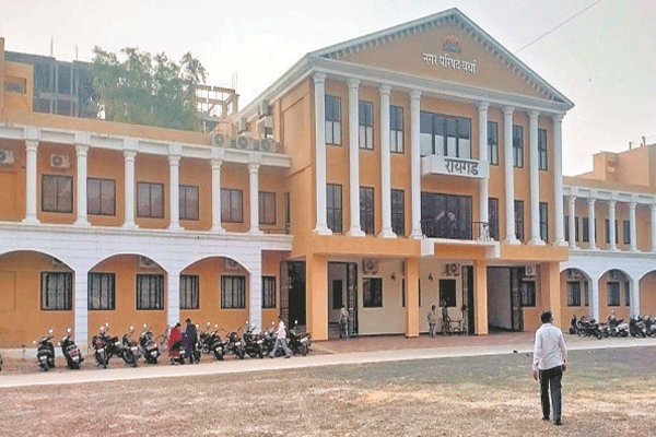 कॅटरिंग व्यावसायिकांची नपवर धडक