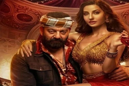 नोरा फतेहीचे बोल्ड अश्लील गाणे आणि संजयची माफी