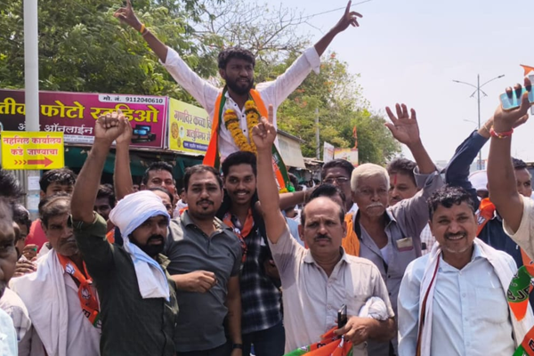 पोट निवडणूक; दिवंगत सरपंच 