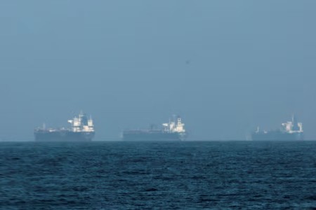 होर्मुझच्या सामुद्रधुनीत रहस्यमय जहाज हालचाली