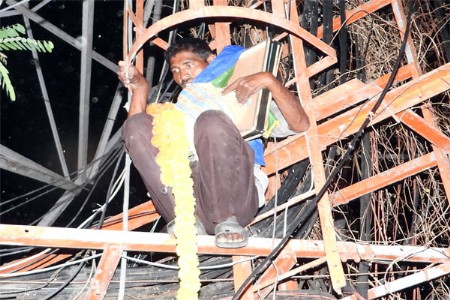 94 तासांनी ‘टॉवरमॅन’ श्यामच्या उपोषणाची सांगता