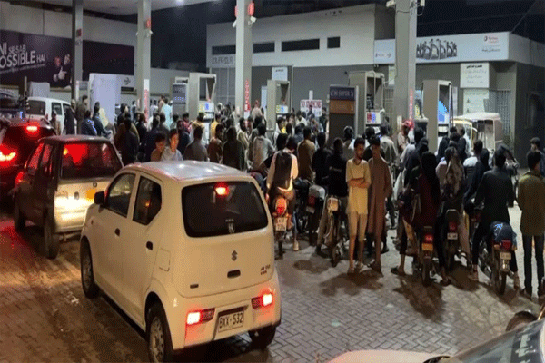 पाकिस्तानात इंधनदरवाढीने संतापाचा उद्रेक!