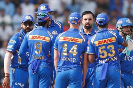 २४३ धावांनंतरही पराभव; मुंबई इंडियन्स संकटात