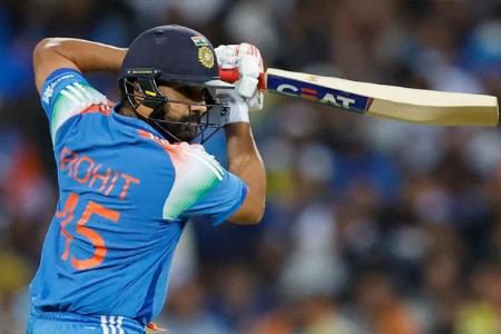 कोहली-धोनींच्या पंक्तीत रोहित!