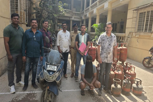 घरोघरी जाऊन गॅस सिलिंडर चोरल्याप्रकरणी एकाला अटक