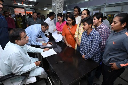 नागरिकांची गर्दी; निवेदनांवर कार्यवाहीचे निर्देश