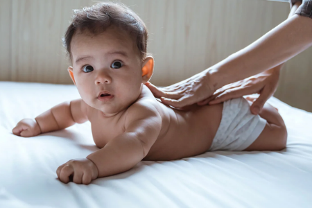 लहान मुलांना मालिश करण्याचे फायदे,आयुर्वेदात मालिश अत्यंत फायदेशीर