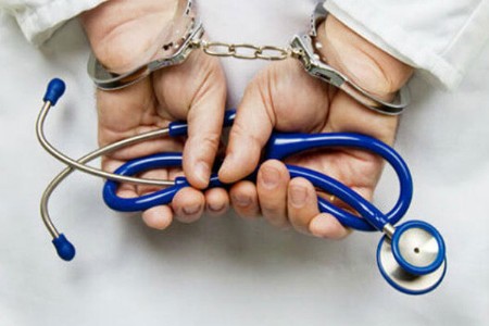 रुग्णांची फसवणूक करणार्‍या त्या डॉक्टरावर कारवाई होईना !