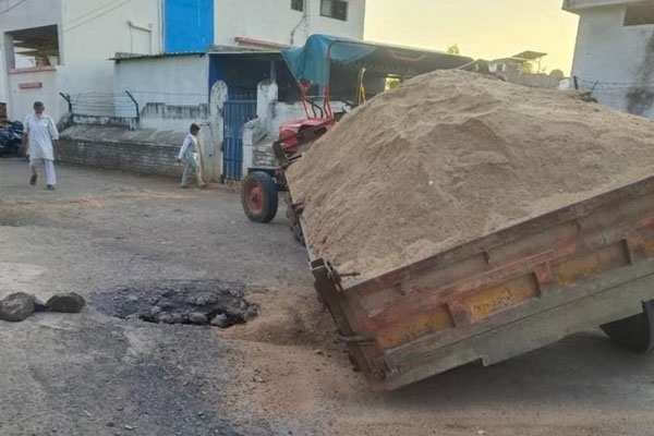 Demand for urgent road repair