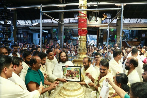 Ambanis donate to temples in Kerala