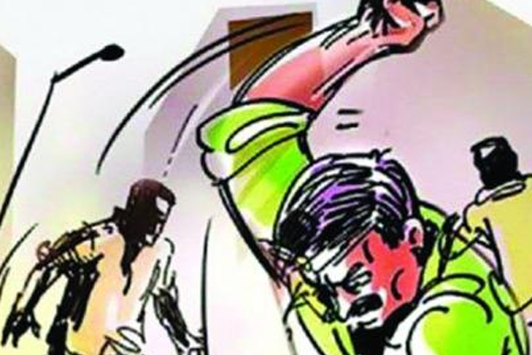 खूनचुकीने चप्पल घातल्याच्या कारणावरुन मित्राचा 