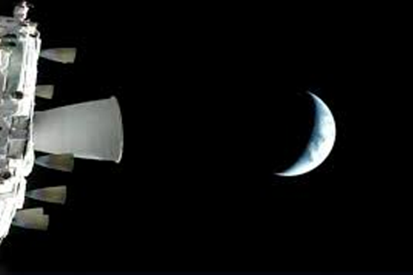 आर्टेमिस-२: नासाने ४० मिनिटांनंतर अंतराळवीरांशी पुन्हा साधला संपर्क