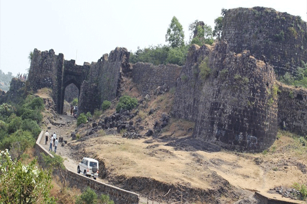 चिखलदर्‍याच्या गाविलगड किल्ल्याची दुरावस्था