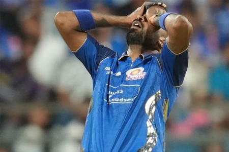 पराभवानंतर पांड्याचा संताप; गोलंदाजी ठरली अपयशी