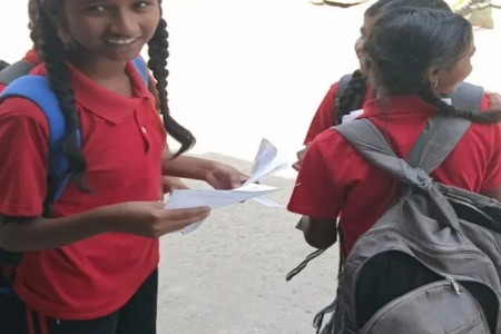 बीएलओंचे कामं विद्यार्थ्यांच्या खांद्यावर !