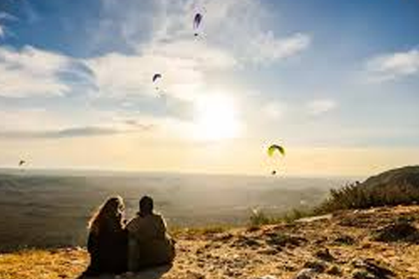 निर्जनस्थळावरचा एकांतवास प्रेमीयुगुलांसाठी