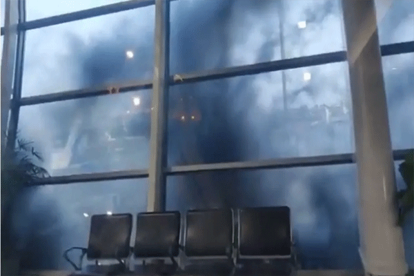 VIDEO: मोठी बातमी! मुंबई विमानतळावर आग; टर्मिनल-१ मध्ये खळबळ