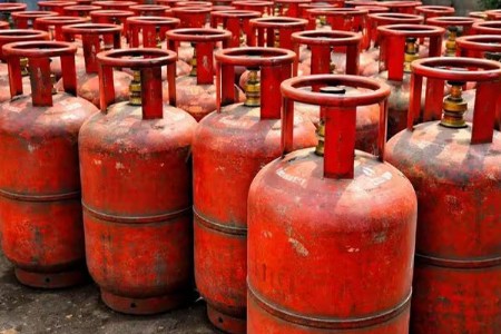 ८ लाखांचा सिलिंडर घोटाळा उघडकीस