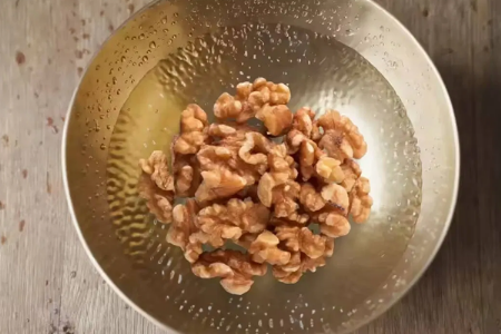 भिजवलेले अक्रोड खाल्ल्याने काय होते?