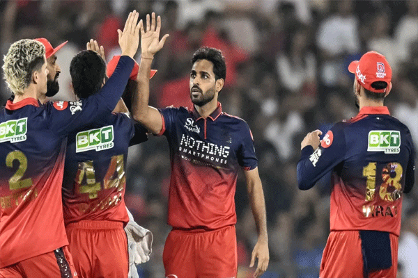 भुवनेश्वर कुमारने केली मलिंगा-बुमराहच्या विक्रमाची बरोबरी!
