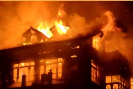 अनंतनागमध्ये मदरशाला भीषण आग