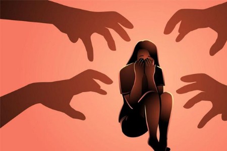 सामूहिक बलात्कार, छळालाकंटाळून दोन बहिणींची आत्महत्या