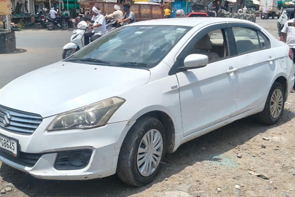 भरदिवसा कारची काच फोडुन २० लाखांची रोकड लंपास