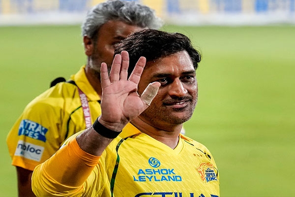 CSK salutes the fans dhoni CSK salutes the fans dhoni