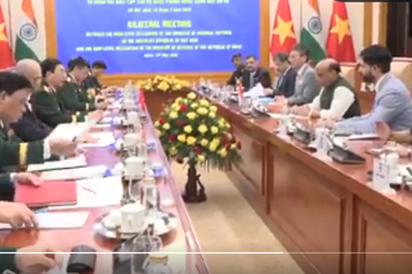 संरक्षण मंत्री राजनाथ सिंह व्हिएतनाम
