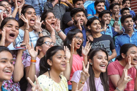 निकाल पाहताच विद्यार्थ्यांचा आनंद शिगेला,यंदाही मुलीच अव्वल