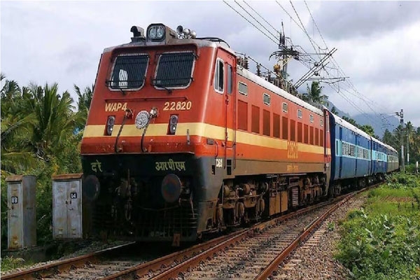 Train AC failure India, Chhapra Gomtinagar Express AC issue,