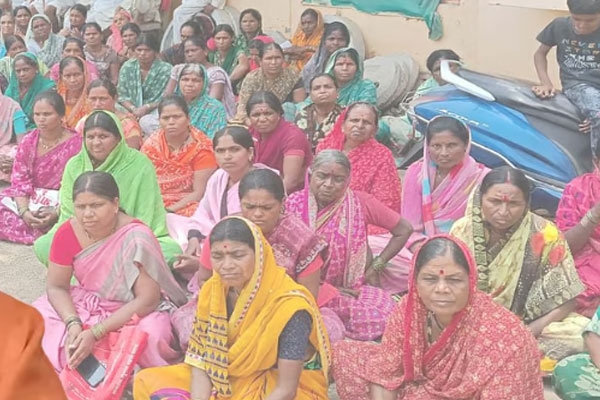 Ahilyanagar sand mining protest, Godavari river sand auction opposition,