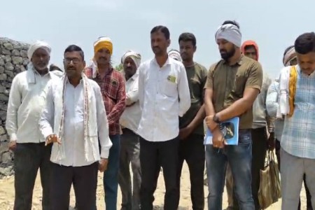 पद्मावती नदीच्या संरक्षक भिंतीमुळे शेतकऱ्यांची अडचण..
