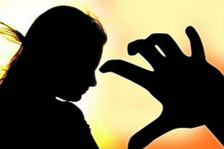 पहिला दगड मारण्याआधी