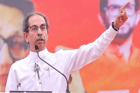 राजकारणात 'मोठा भूकंप' २९ गाड्यांचा ताफा मुंबईकडे रवाना