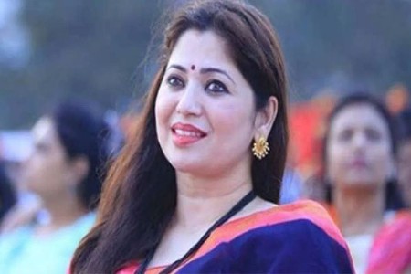 खळबळ! दीपाली सय्यद यांना धमकी